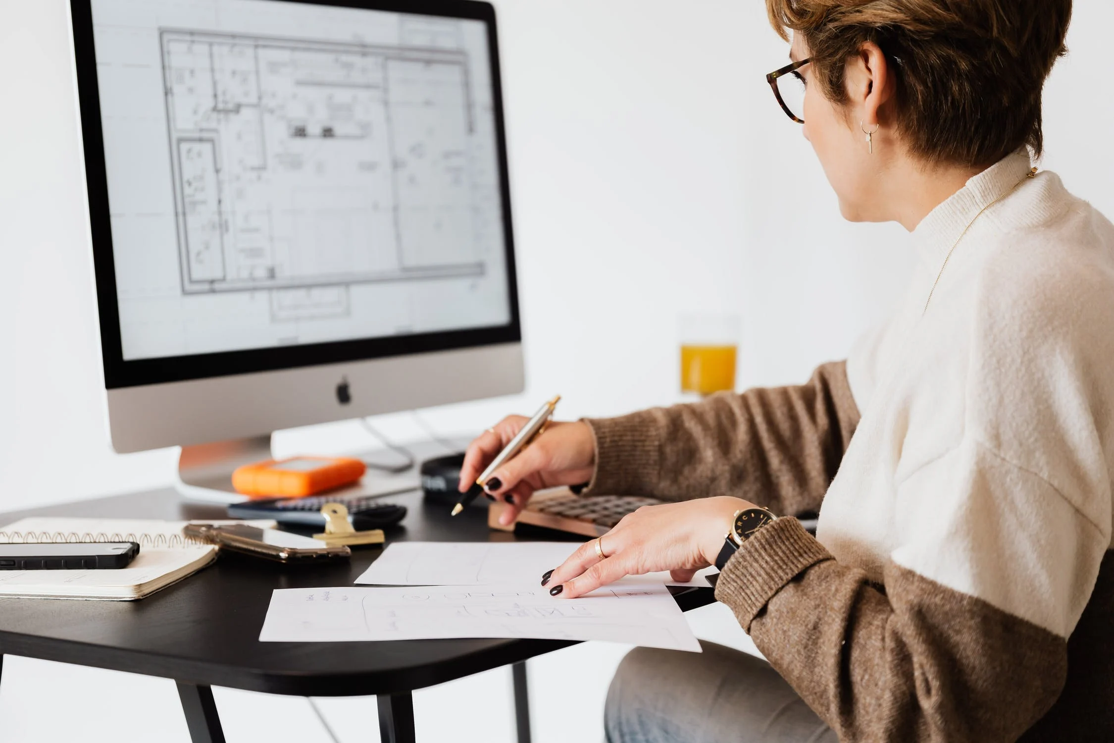 découvrez les services d'un artisan intérieur : aménagement, rénovation et décoration pour sublimer votre espace de vie avec expertise et savoir-faire.
