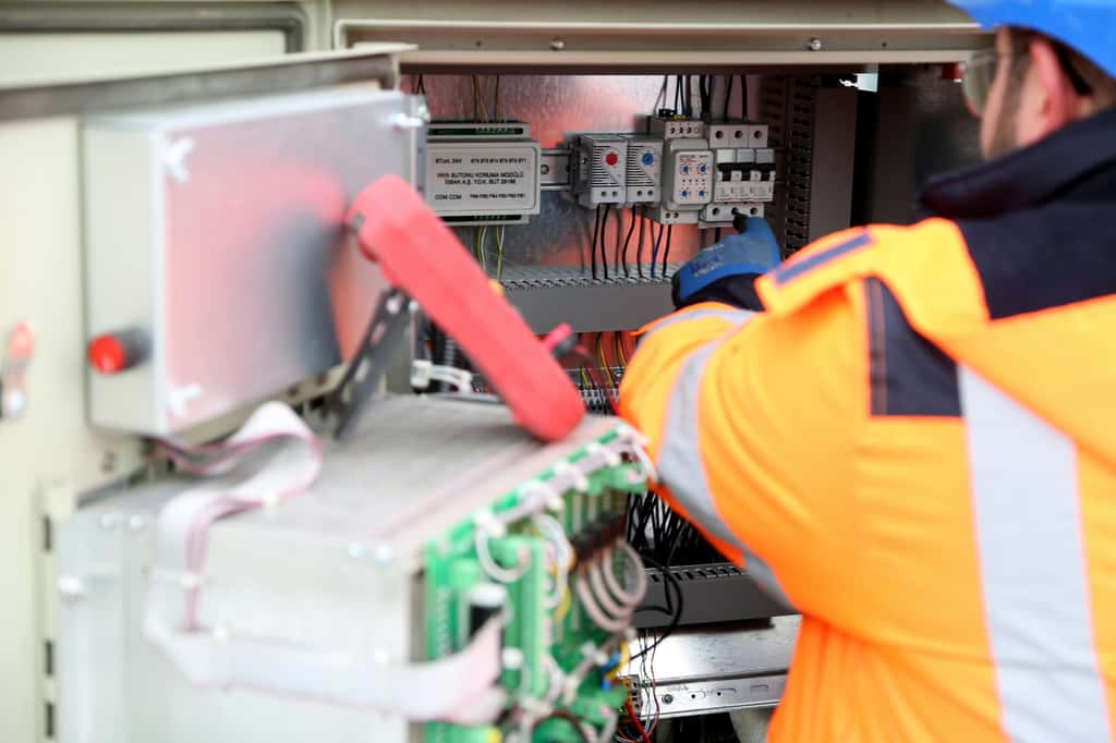 besoin d'un dépannage électrique rapide et efficace ? nos électriciens qualifiés interviennent 24h/24 pour tous vos problèmes d'électricité. devis gratuit et intervention immédiate !
