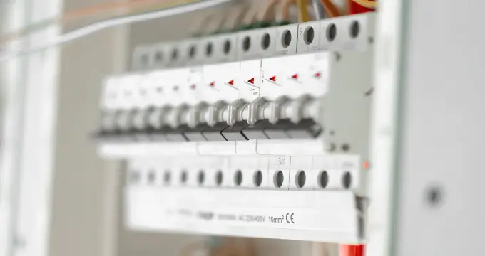 besoin d'un dépannage élec rapide et efficace ? nos électriciens interviennent 24h/24 pour tous vos problèmes électriques : pannes, réparations, urgences. devis gratuit, intervention rapide !