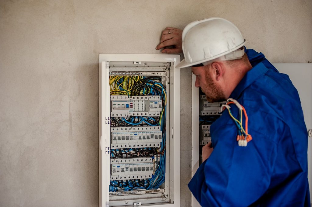 besoin d'un dépannage électricité rapide ? nos électriciens qualifiés interviennent 24h/24 pour tous vos problèmes électriques à domicile ou en entreprise. service fiable et intervention urgente.