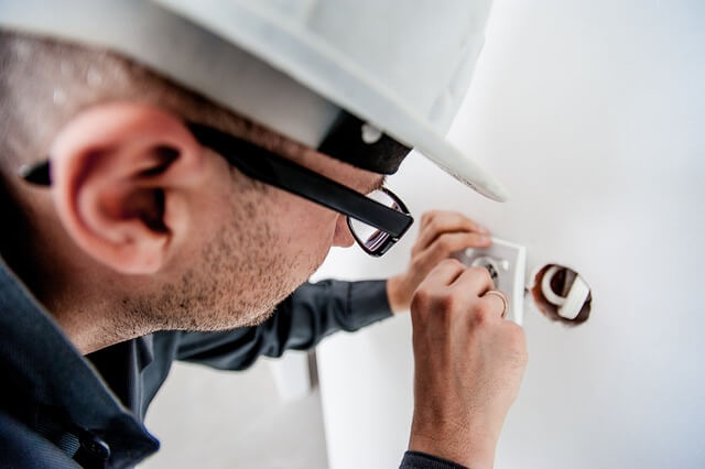 besoin d'un dépannage électricité rapide et efficace ? faites appel à nos électriciens professionnels pour résoudre tous vos problèmes électriques : pannes, réparations, urgences et mise en conformité. intervention rapide et devis gratuit.