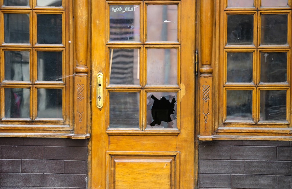 besoin d'un dépannage rapide pour votre fenêtre cassée ou bloquée ? nos experts interviennent rapidement pour la réparation, le réglage ou le remplacement de tous types de fenêtres. contactez-nous pour un service fiable et efficace !