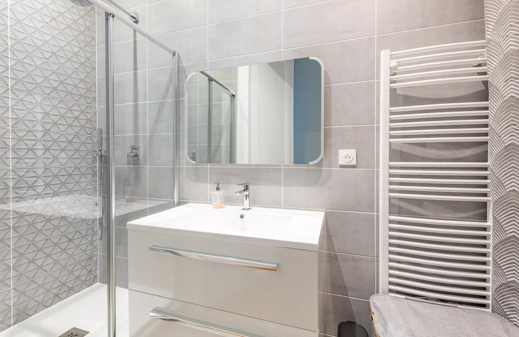 obtenez rapidement un devis personnalisé pour la rénovation ou l’aménagement de votre salle de bain à montrouge. conseils d’experts, estimation gratuite et travaux de qualité.