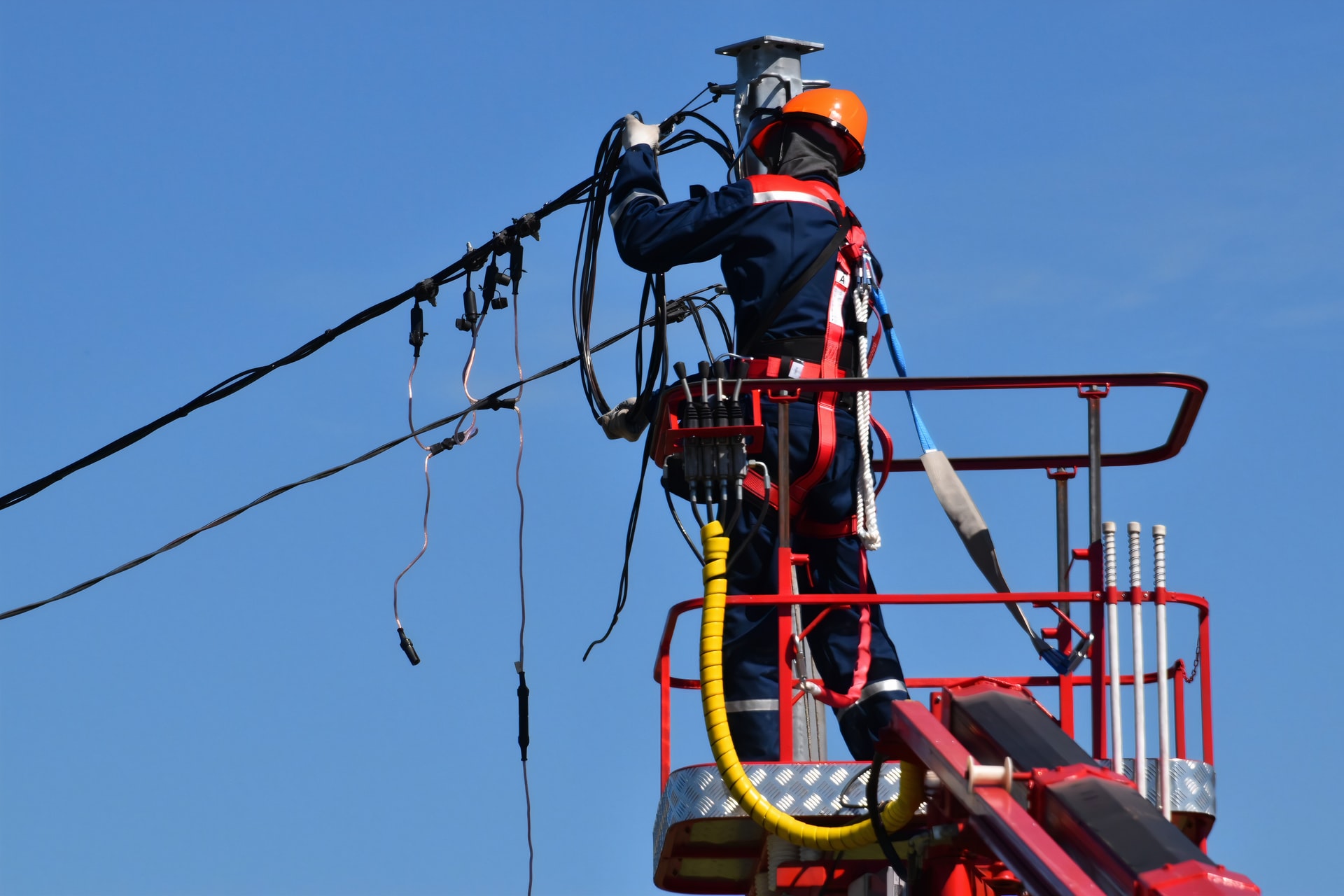 trouvez un électricien qualifié à montrouge en 2025 pour tous vos travaux électriques : installation, dépannage et mise aux normes. service rapide et professionnel, devis gratuit.