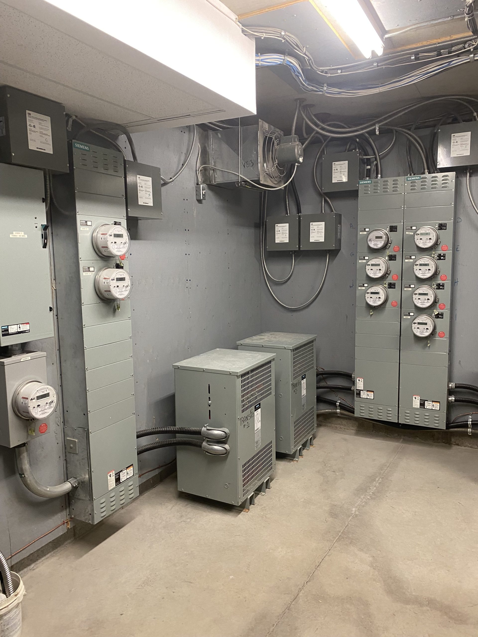 besoin d'un électricien en urgence ? disponible 24h/24 et 7j/7, notre service d'électriciens professionnels intervient rapidement pour tous dépannages électriques. contactez-nous dès maintenant !