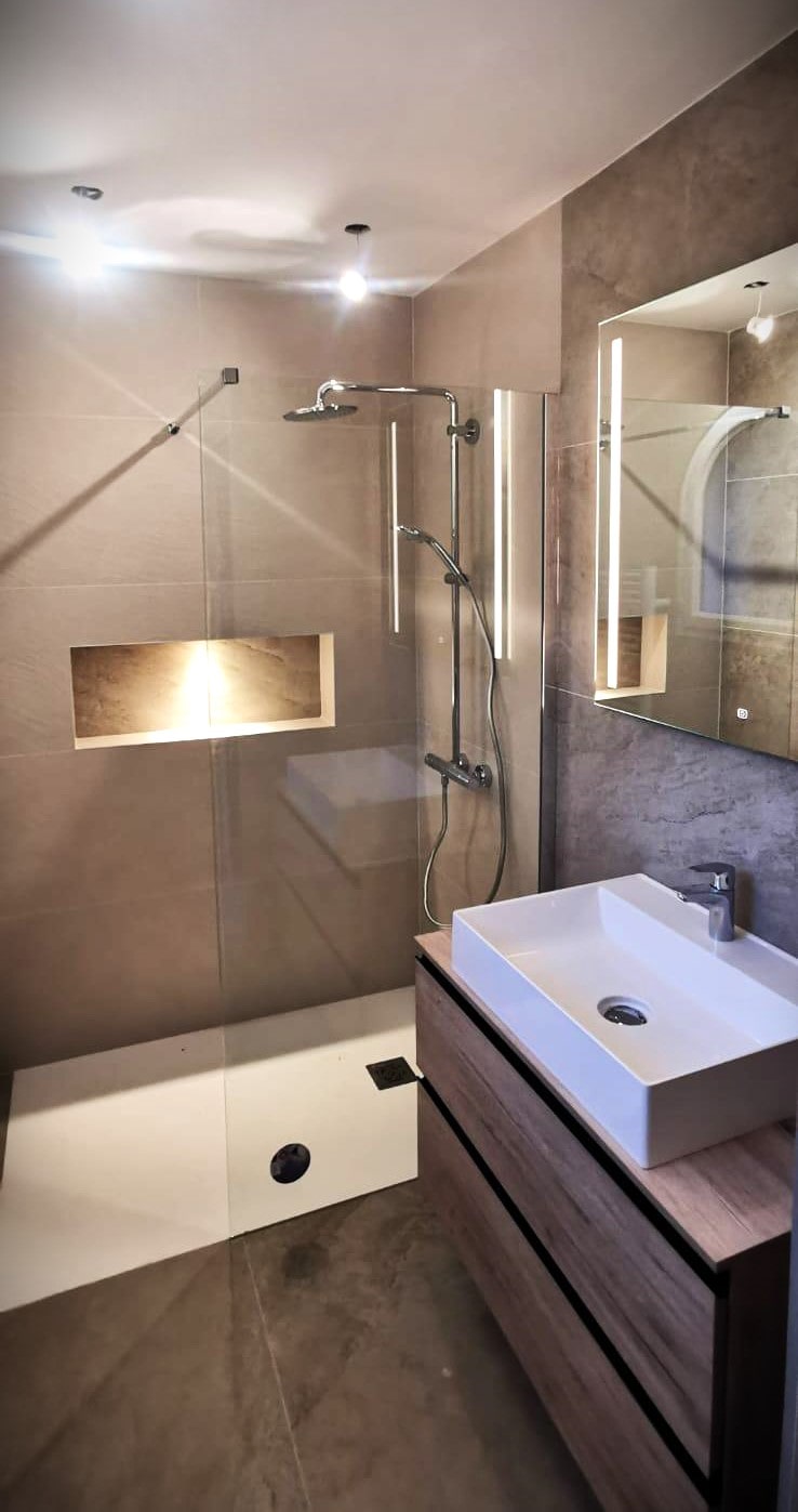 envie de moderniser votre salle de bain &agrave; montrouge ? d&eacute;couvrez nos conseils et solutions innovantes pour transformer votre espace en une pi&egrave;ce tendance, fonctionnelle et confortable.