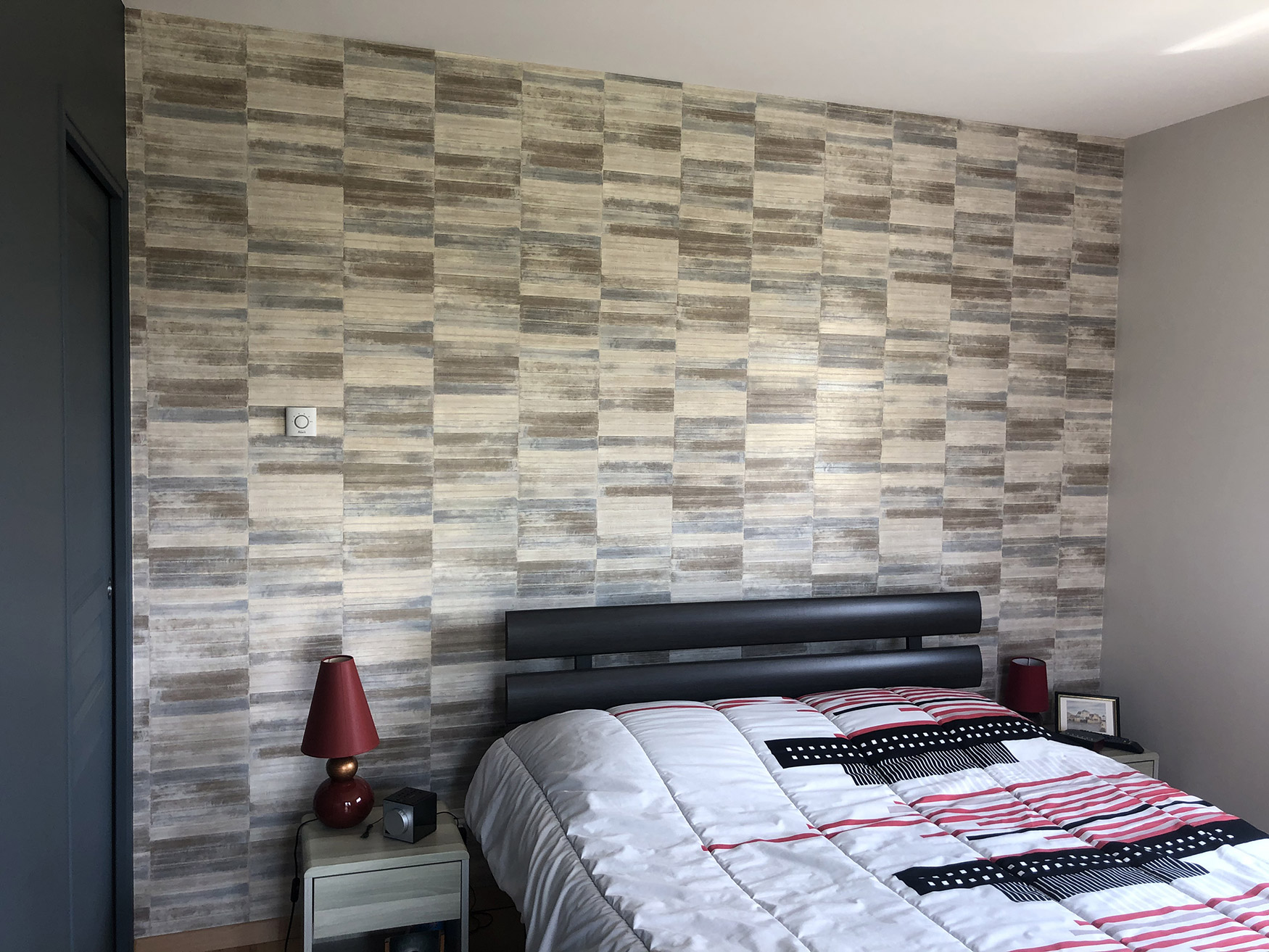 découvrez nos conseils et astuces pour une pose de papier peint réussie. facile à suivre, cette méthode vous guide étape par étape pour transformer vos murs avec style et efficacité.