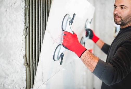 d&eacute;couvrez le prix au m2 du carrelage, les facteurs qui influencent le tarif, des conseils pour bien choisir et estimer votre budget pour vos travaux de carrelage.