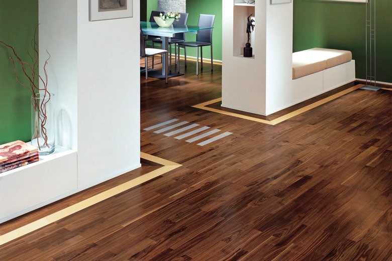 découvrez tout ce qu'il faut savoir sur le prix de la pose de parquet : tarifs au mètre carré, facteurs qui influencent le coût et conseils pour bien choisir votre artisan.