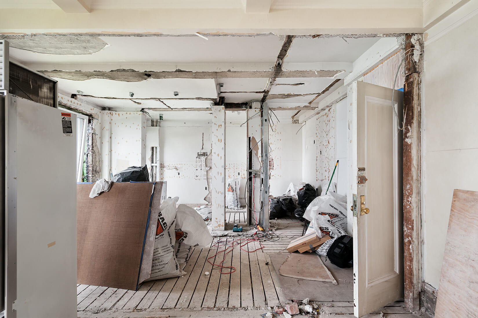 découvrez nos conseils et astuces pour réussir votre rénovation : idées, étapes clés, choix des matériaux et solutions pour embellir et moderniser votre intérieur ou extérieur.