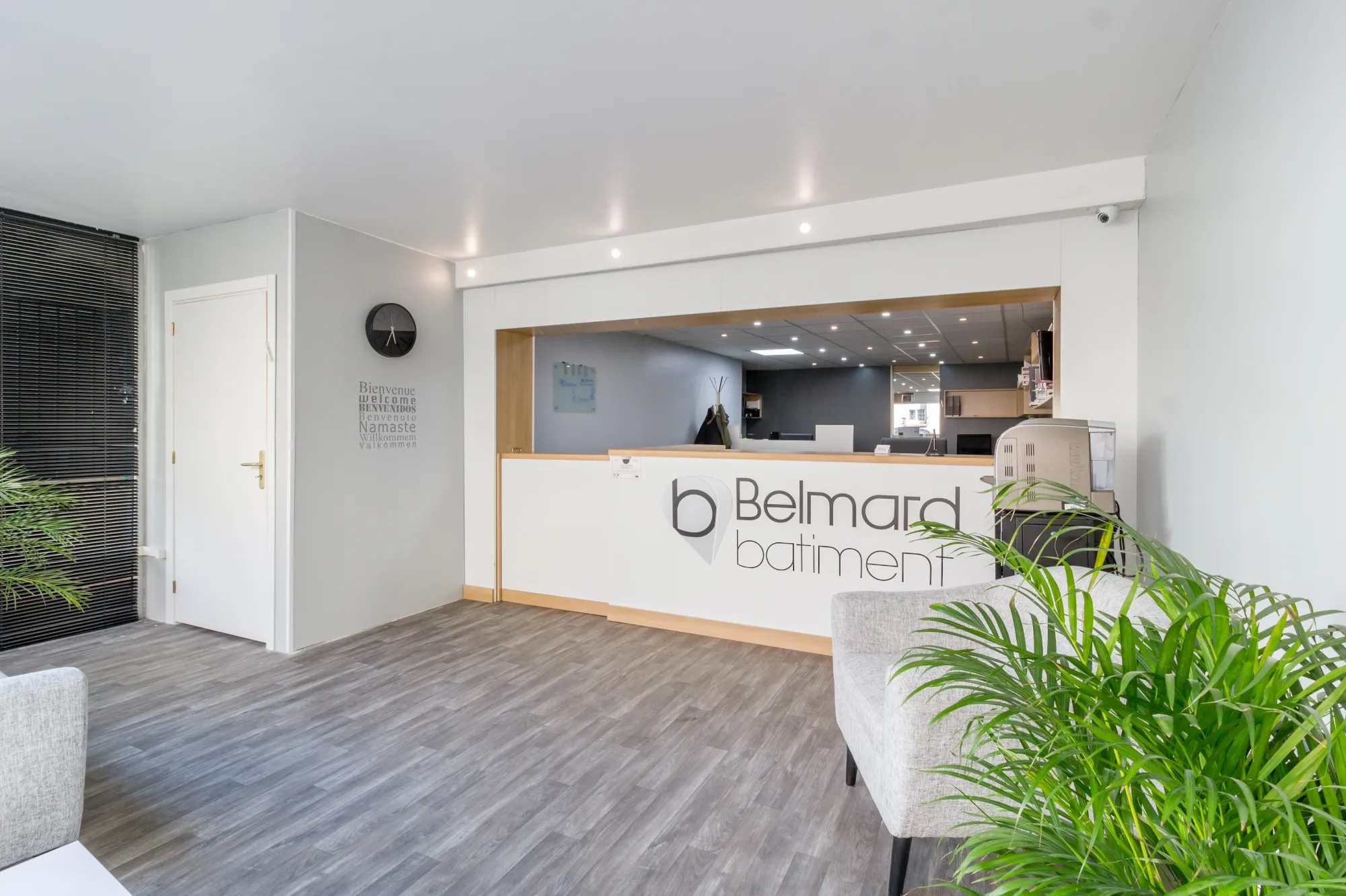 découvrez nos solutions complètes pour la rénovation de bâtiment : travaux de qualité, respect des délais et accompagnement sur mesure pour améliorer et valoriser vos espaces.