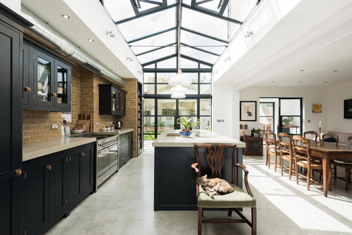 d&eacute;couvrez les tendances et conseils pour r&eacute;ussir la r&eacute;novation de votre cuisine en 2025 : design moderne, mat&eacute;riaux durables et astuces pratiques pour transformer votre espace culinaire.