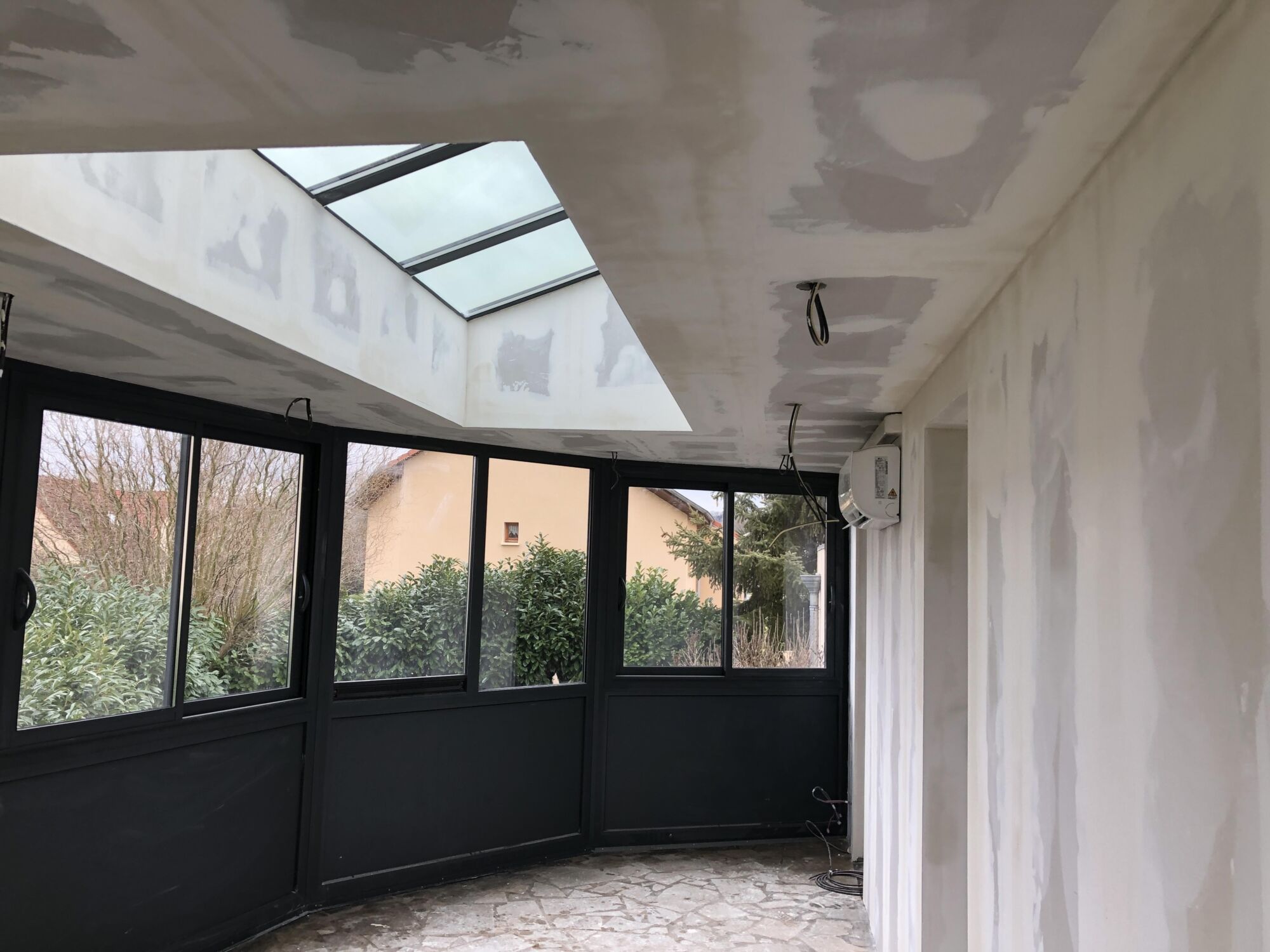découvrez nos conseils et solutions pour la rénovation intérieure : idées de décoration, aménagement, choix des matériaux et accompagnement pour réussir tous vos projets de rénovation d’intérieur.