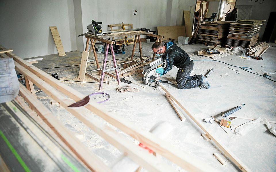d&eacute;couvrez nos solutions de r&eacute;novation locale pour transformer et valoriser votre int&eacute;rieur. expertise, conseils sur mesure et accompagnement complet pour tous vos projets de r&eacute;novation, petits ou grands chantiers.
