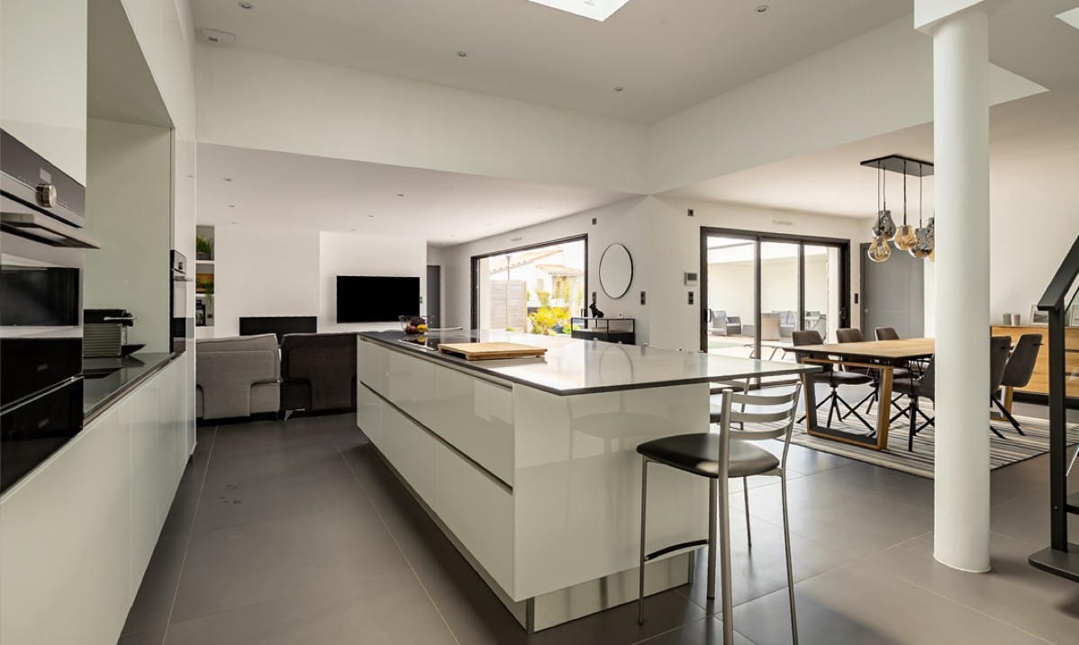 découvrez nos conseils et solutions pour réussir la rénovation de votre maison : idées de travaux, budget, étapes clés et astuces pour transformer votre intérieur en toute sérénité.