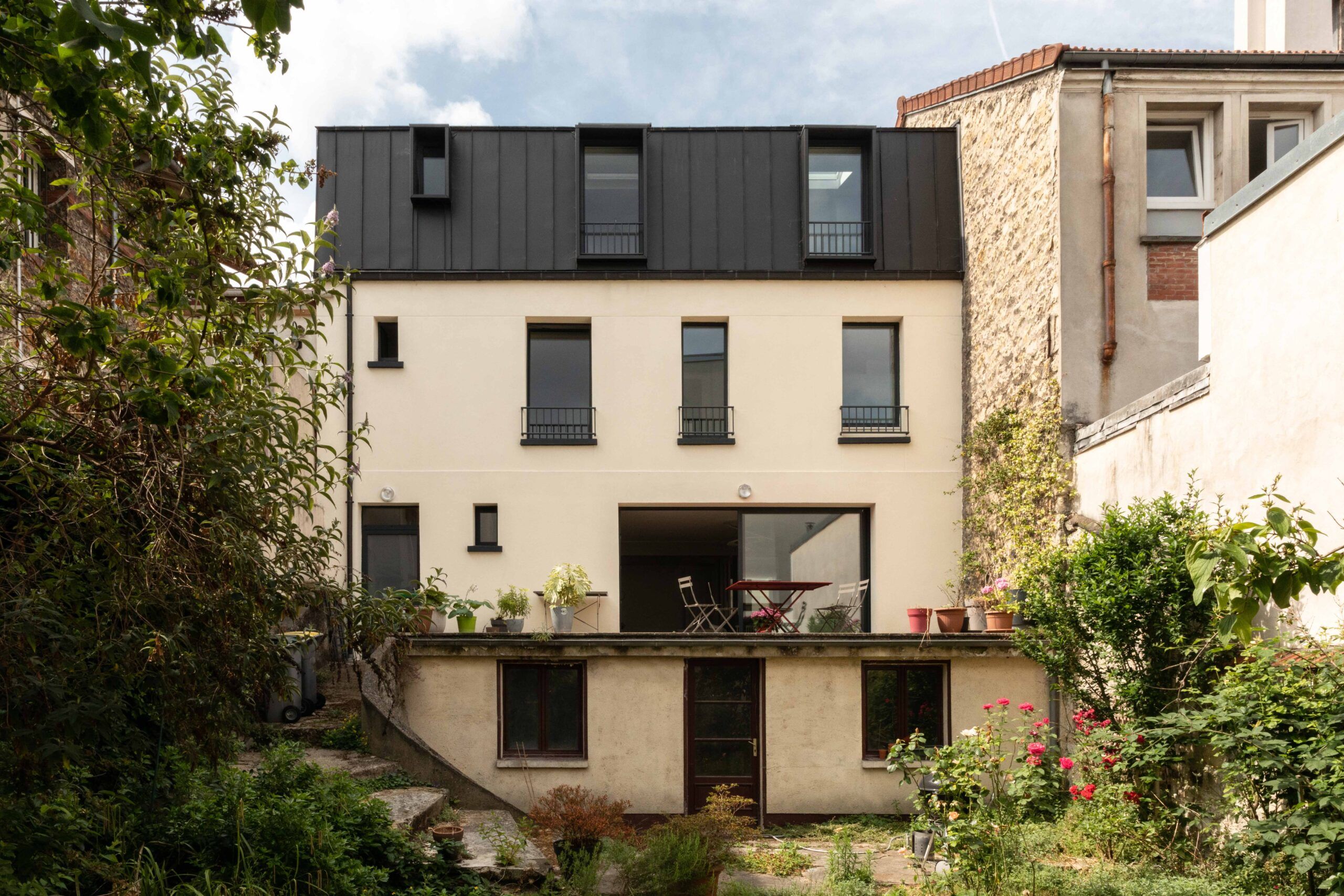 confiez la rénovation de votre maison à montrouge à des experts qualifiés. bénéficiez de conseils personnalisés et d’un accompagnement complet pour transformer votre habitat selon vos envies.