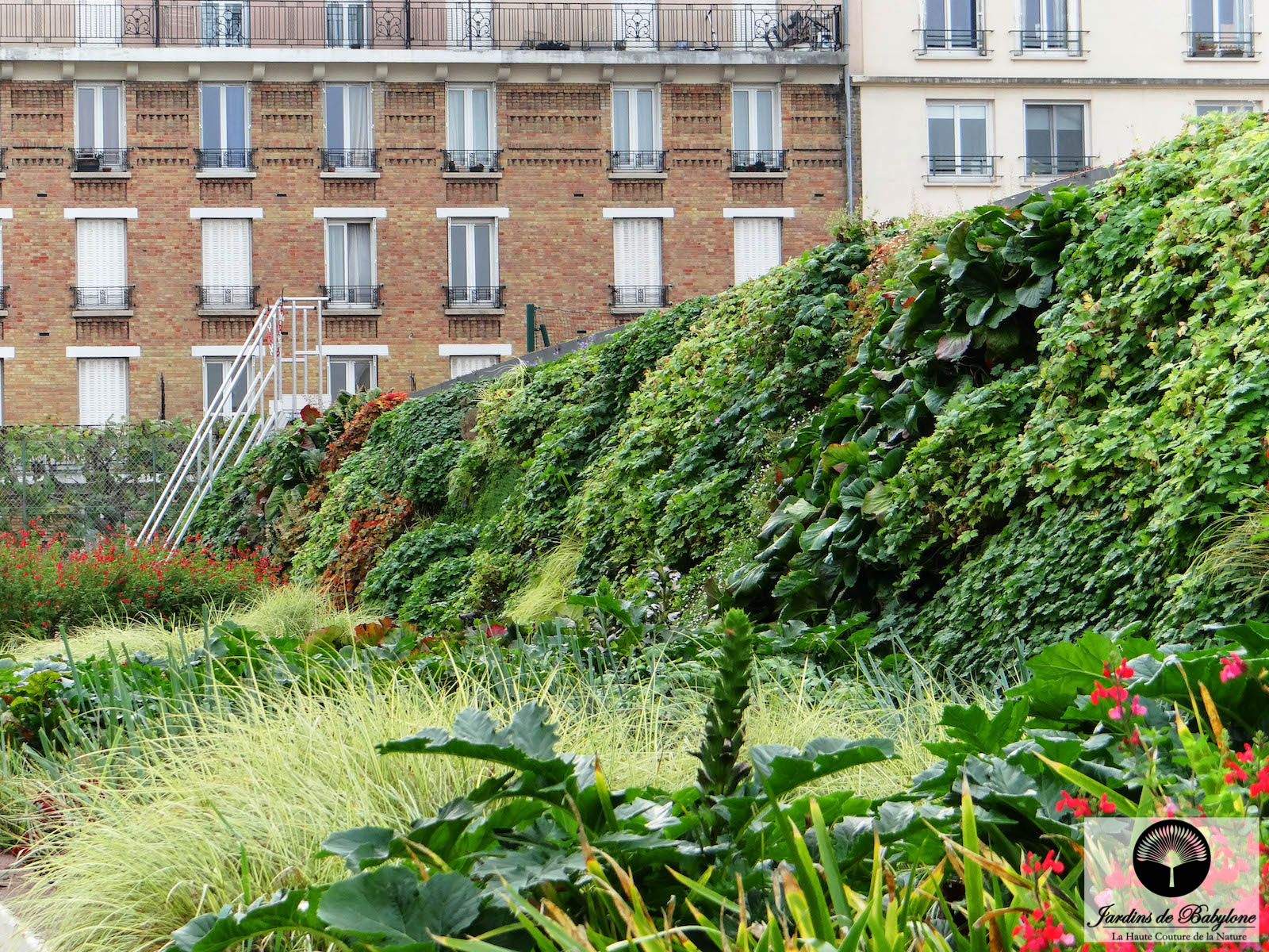 besoin de r&eacute;nover votre toiture &agrave; montrouge en 2025 ? obtenez des conseils d'experts et des solutions adapt&eacute;es pour une toiture durable, s&eacute;curis&eacute;e et performante. devis gratuit et accompagnement personnalis&eacute; !
