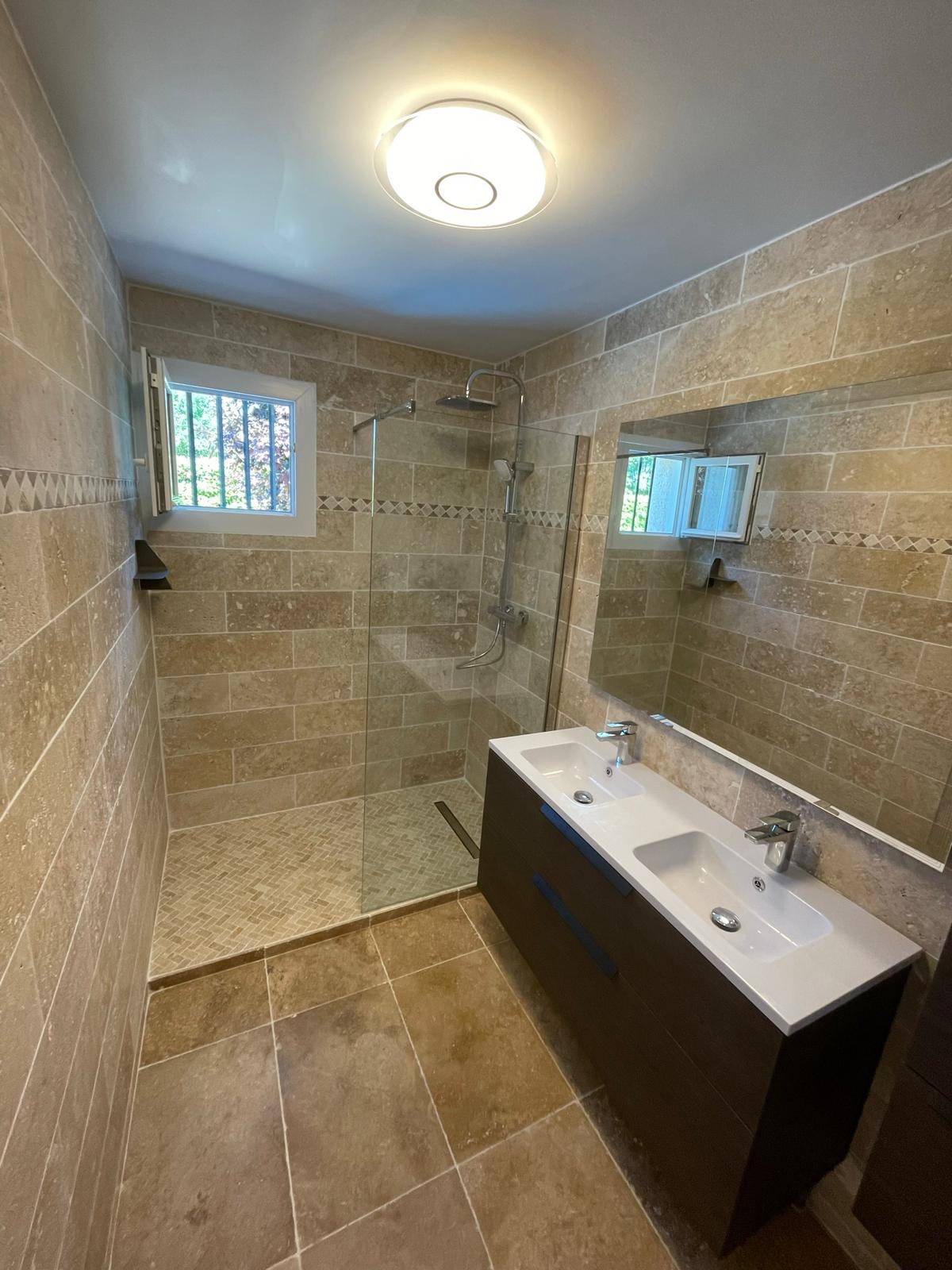 découvrez nos solutions de rénovation et d’aménagement de salle de bain à montrouge : design moderne, matériaux de qualité et réalisations sur-mesure pour un espace fonctionnel et élégant.