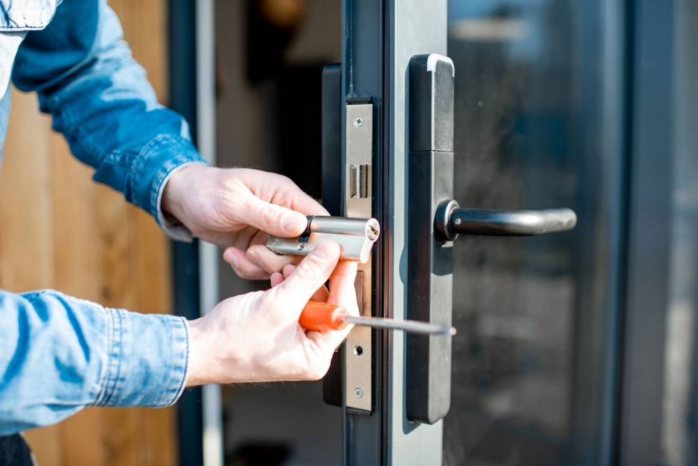 besoin d’un serrurier fiable à montrouge ? intervention rapide pour ouverture de porte, dépannage, installation et sécurisation. devis gratuit 24h/24 et 7j/7.
