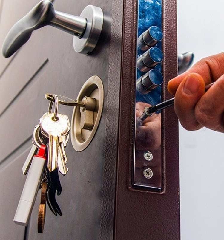 besoin d'un serrurier à montrouge la nuit ? intervention rapide 24h/24 et 7j/7 pour ouverture de porte, dépannage et sécurité. devis gratuit, artisan qualifié.