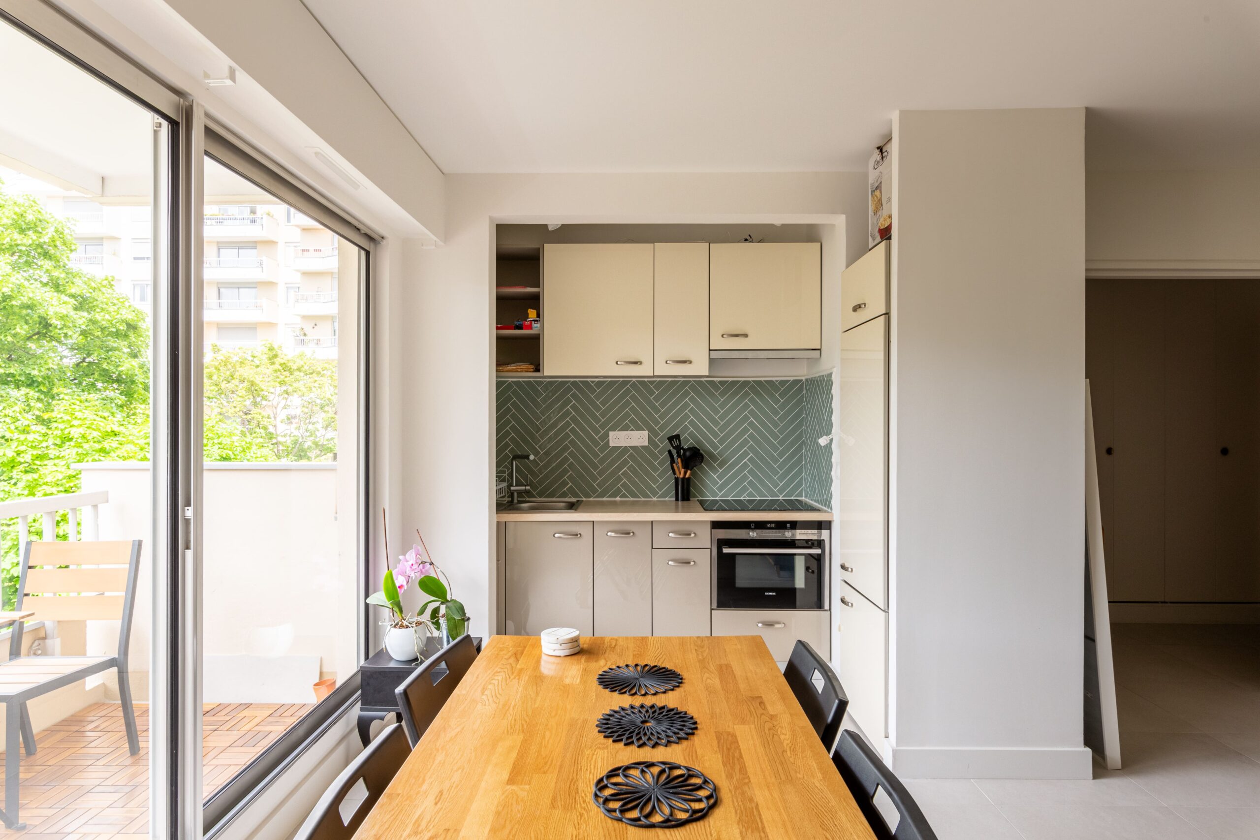 découvrez nos services professionnels de travaux intérieurs : rénovation, aménagement, décoration et entretien pour transformer et valoriser votre espace de vie ou de travail.