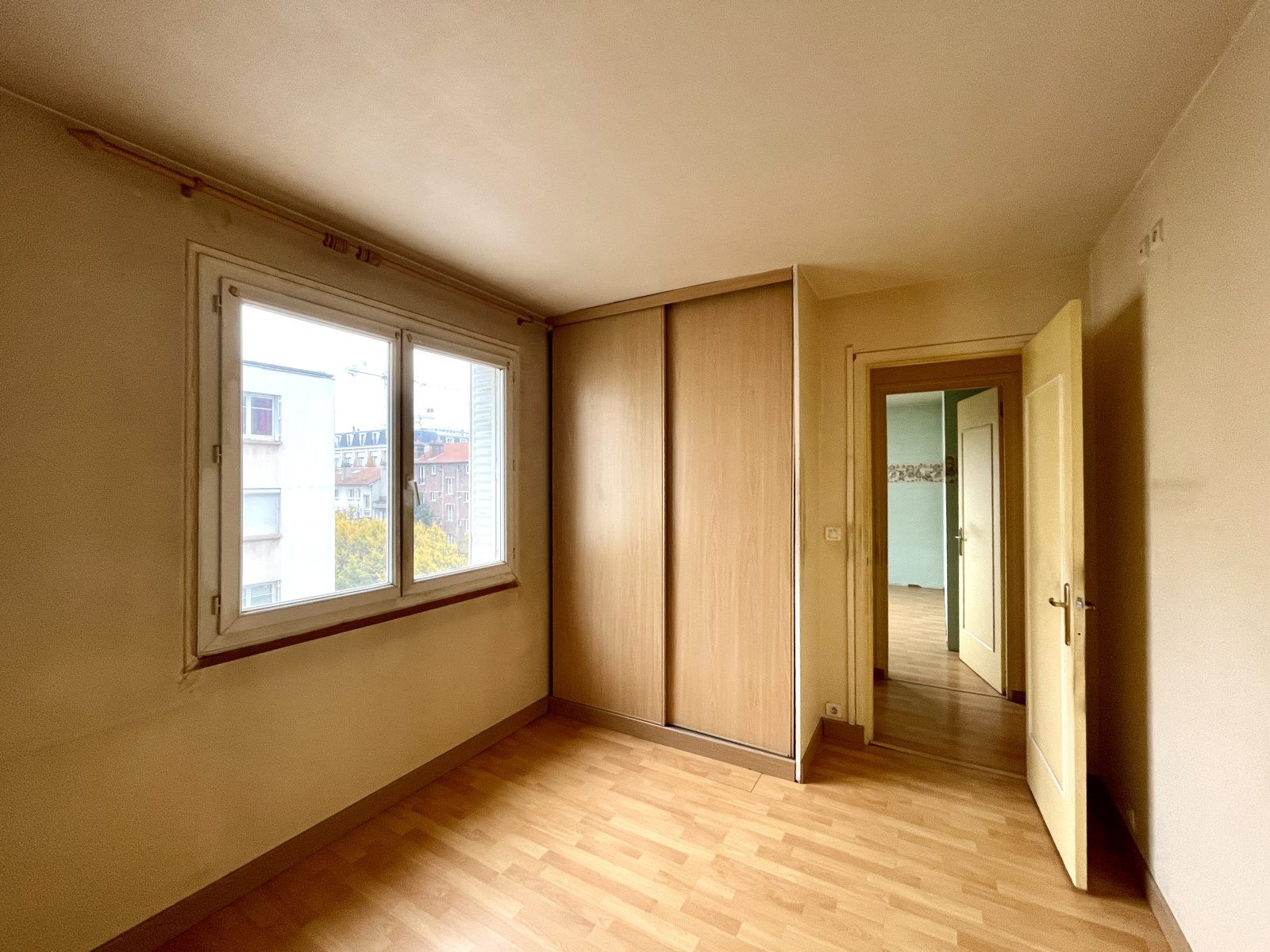 confiez vos travaux intérieurs à montrouge à des professionnels qualifiés : rénovation, aménagement, peinture, plomberie et électricité. devis gratuit et conseils personnalisés.