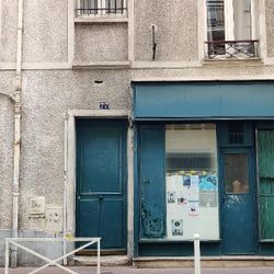 besoin d'un vitrier à montrouge ? nos experts en vitrerie interviennent rapidement pour la pose, la réparation et le remplacement de vitres. devis gratuit et intervention 7j/7 !