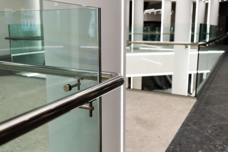 besoin d'un vitrier à montrouge ? découvrez nos services de vitrerie : installation, réparation, remplacement de vitres et fenêtres. intervention rapide et devis gratuit !