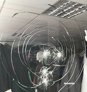 besoin de réparer une vitrine cassée ? découvrez nos solutions rapides et professionnelles pour le remplacement et la sécurisation de vitrines de magasins. intervention d'urgence 24/7.