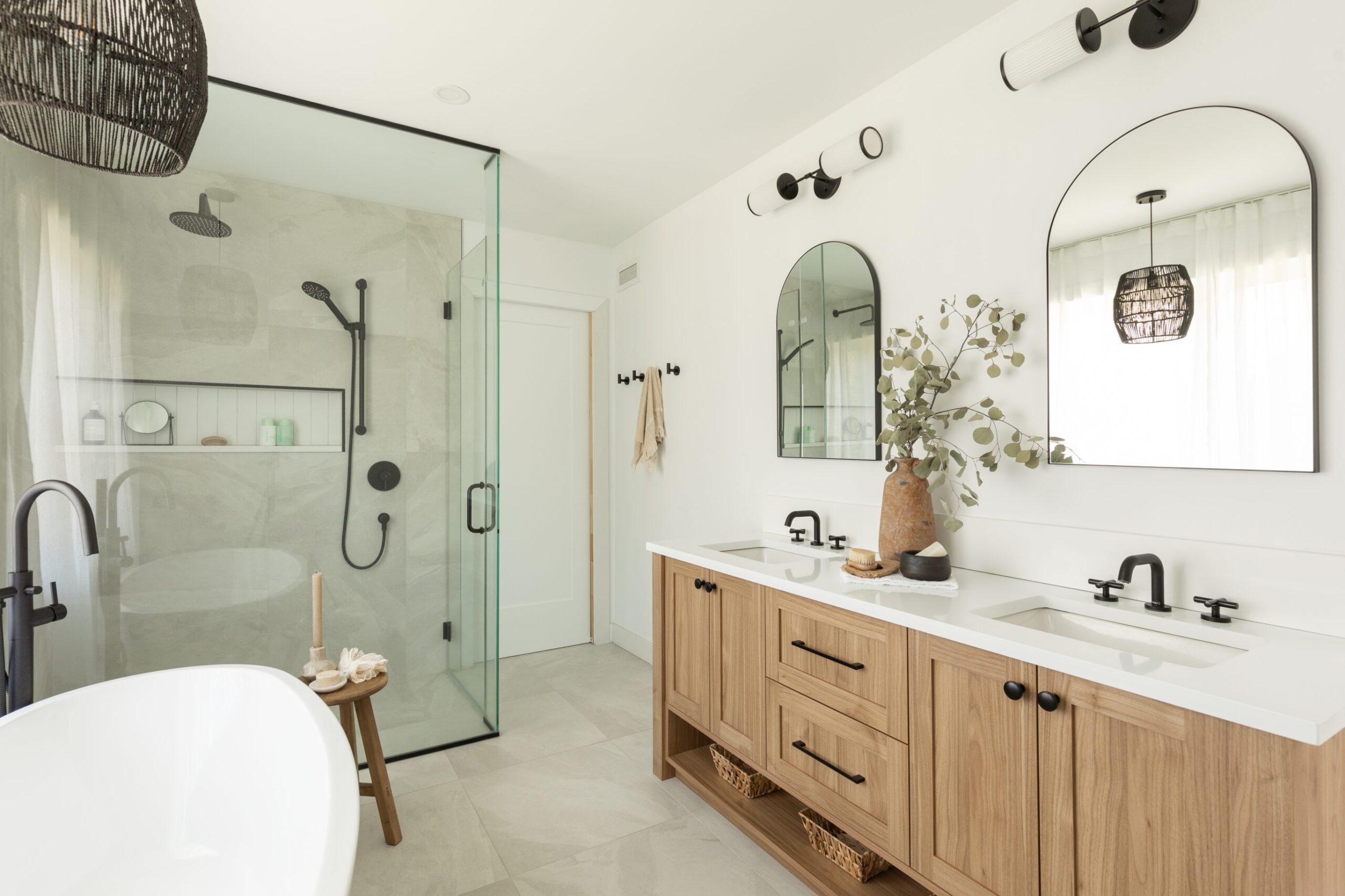 optimisez votre espace avec un architecte spécialiste de la salle de bain à montrouge. conception sur-mesure, modernité et fonctionnalité pour transformer votre salle d'eau selon vos envies.