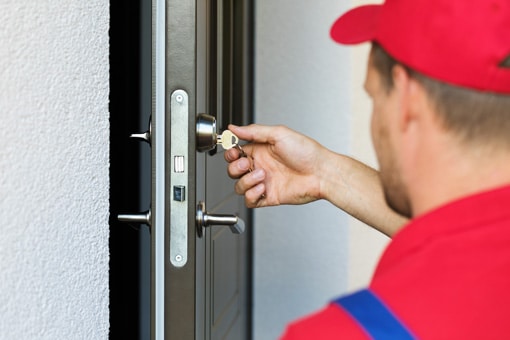 besoin d&rsquo;un d&eacute;pannage de porte &agrave; montrouge en 2025 ? intervention rapide 24h/24 par des serruriers qualifi&eacute;s pour tout type de porte : ouverture, r&eacute;paration, remplacement. devis gratuit.