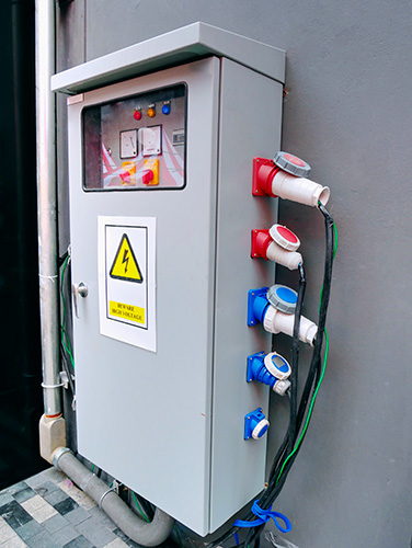 trouvez un électricien local fiable et qualifié près de chez vous pour tous vos besoins en électricité : installations, dépannages et mises aux normes. service rapide et professionnel.