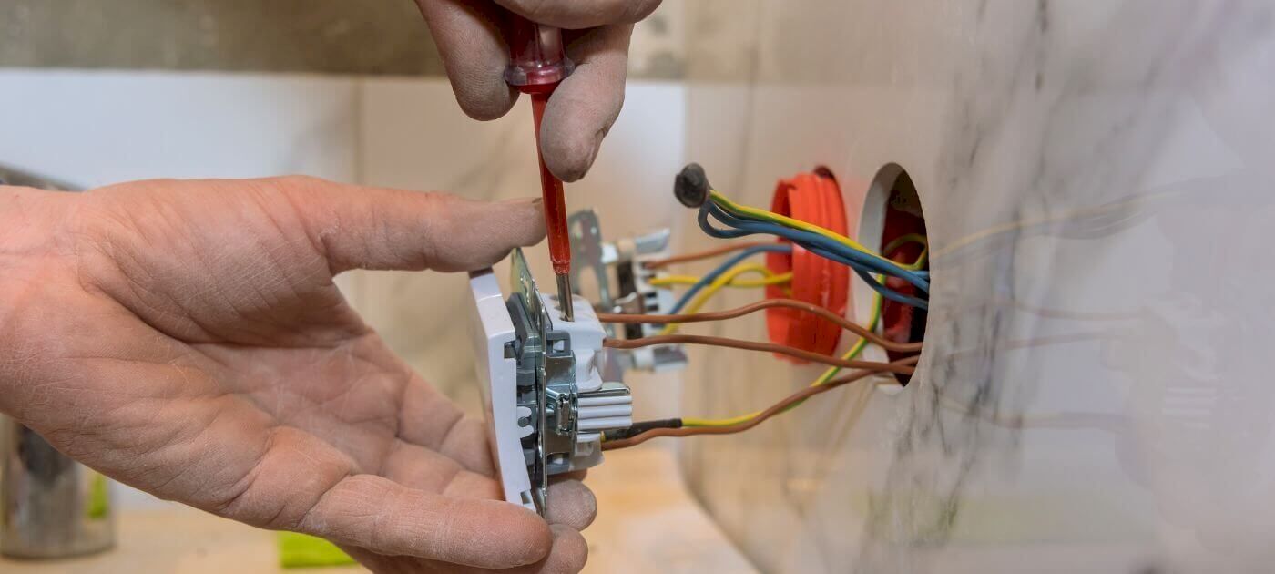 trouvez un électricien qualifié à montrouge pour tous vos travaux électriques : installation, dépannage, rénovation et mise aux normes. intervention rapide, devis gratuit.