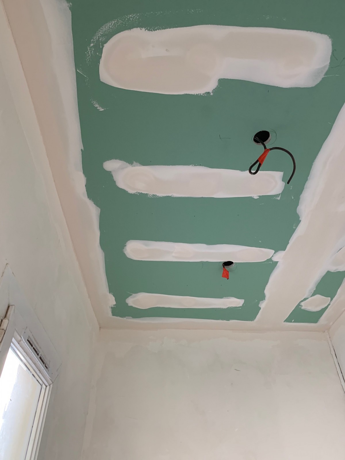 découvrez nos solutions de faux plafond pour salle de bain à montrouge : modernisez votre espace avec des matériaux résistants à l’humidité, une finition soignée et un design adapté à votre décoration.