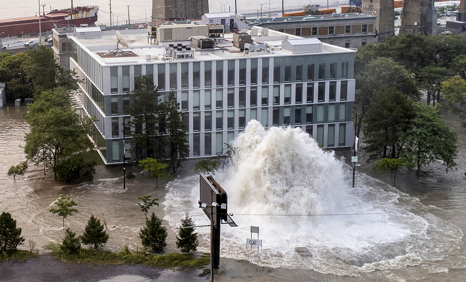 vous avez une fuite d'eau à montrouge ? intervention rapide, diagnostic précis et réparation efficace de vos fuites d'eau par des plombiers qualifiés. contactez-nous dès maintenant pour un service professionnel.