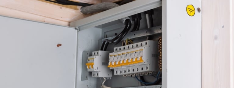 confiez l'installation de votre tableau électrique à montrouge à des professionnels qualifiés. sécurité, conformité et devis gratuit pour une mise aux normes réussie.