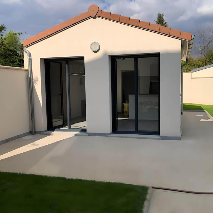 confiez la pose de fen&ecirc;tres en aluminium &agrave; montrouge &agrave; des professionnels qualifi&eacute;s. d&eacute;couvrez nos solutions sur-mesure pour am&eacute;liorer l'isolation et le design de votre habitation.
