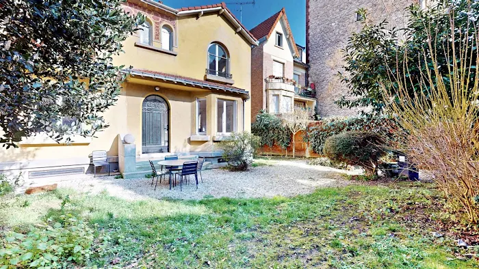 découvrez le prix au m² pour des travaux de peinture à montrouge. comparez les tarifs des peintres professionnels et obtenez des conseils pour estimer votre budget selon vos besoins.