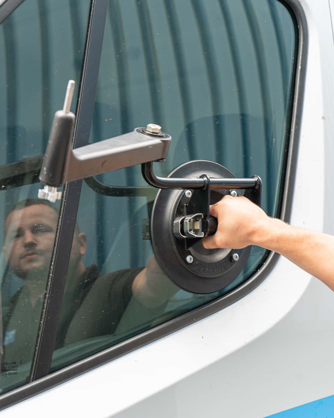 service rapide et professionnel de remplacement de vitre pour tous types de fen&ecirc;tres et v&eacute;hicules. devis gratuit et intervention &agrave; domicile dans les meilleurs d&eacute;lais.