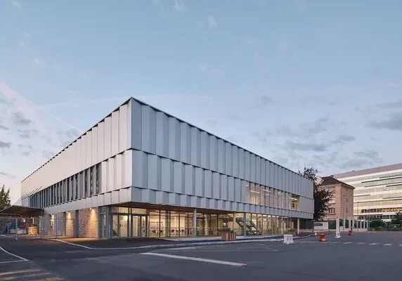 confiez la rénovation de votre façade à montrouge à des experts : conseils personnalisés, travaux de qualité, ravalement, nettoyage et protection pour redonner éclat et valeur à votre bâtiment.