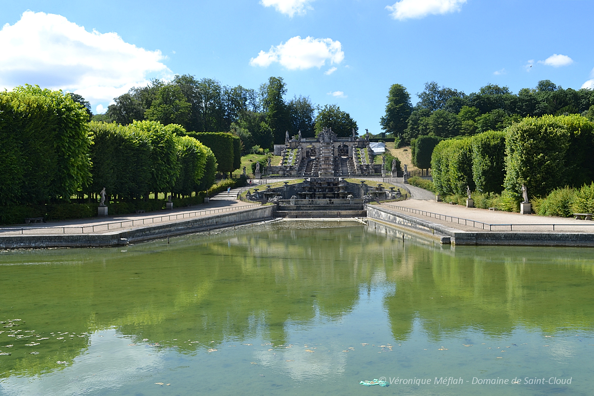 d&eacute;couvrez les &eacute;tapes et les enjeux de la r&eacute;novation de la grande cascade du parc de saint-cloud : pr&eacute;servation du patrimoine, techniques utilis&eacute;es, et retomb&eacute;es pour les visiteurs.