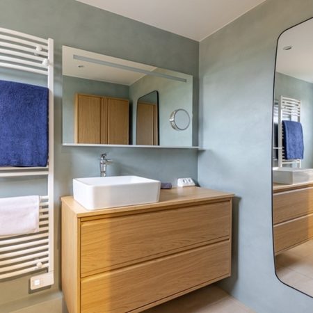 envie de r&eacute;nover votre salle de bain &agrave; montrouge ? d&eacute;couvrez nos solutions sur mesure pour moderniser votre espace, du design &agrave; la pose, avec des artisans qualifi&eacute;s et des mat&eacute;riaux de qualit&eacute;.