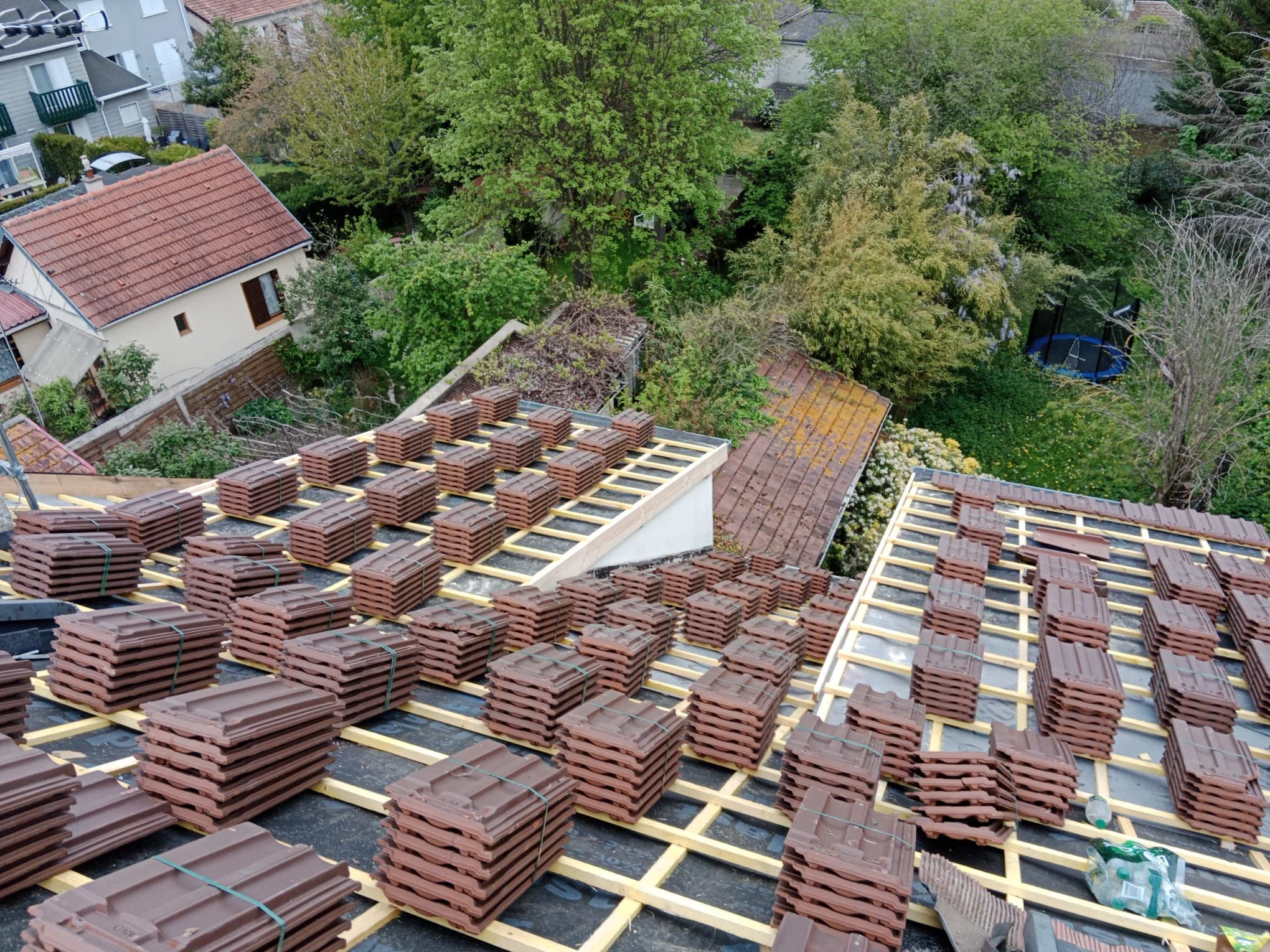 confiez la r&eacute;novation de votre toiture &agrave; montrouge &agrave; des experts. devis gratuit, travaux de qualit&eacute;, respect des d&eacute;lais et garantie d&eacute;cennale. r&eacute;novez votre toit en toute s&eacute;r&eacute;nit&eacute; !