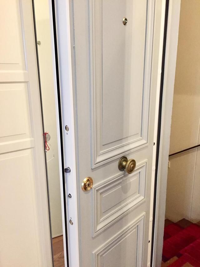 besoin d'une intervention rapide en serrurerie &agrave; montrouge ? notre service d'urgence est disponible 24h/24 pour tous d&eacute;pannages : ouverture de porte, remplacement de serrure et s&eacute;curisation apr&egrave;s effraction.