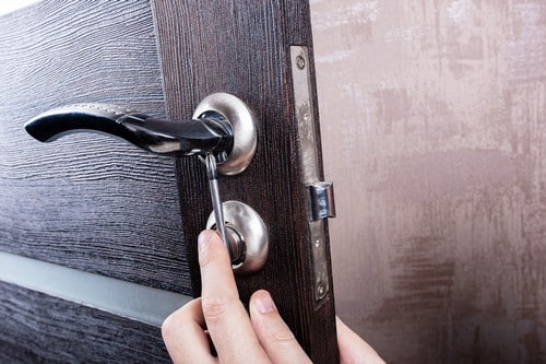besoin d’un serrurier en urgence à montrouge ? intervention rapide 24h/24 et 7j/7 pour ouverture de porte, changement de serrure et dépannage. devis gratuit, satisfaction garantie !