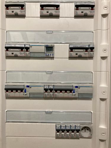 trouvez un &eacute;lectricien qualifi&eacute; &agrave; montrouge pour tous vos travaux d'installation, de r&eacute;novation et de d&eacute;pannage &eacute;lectrique. service rapide, professionnel et fiable. devis gratuit.