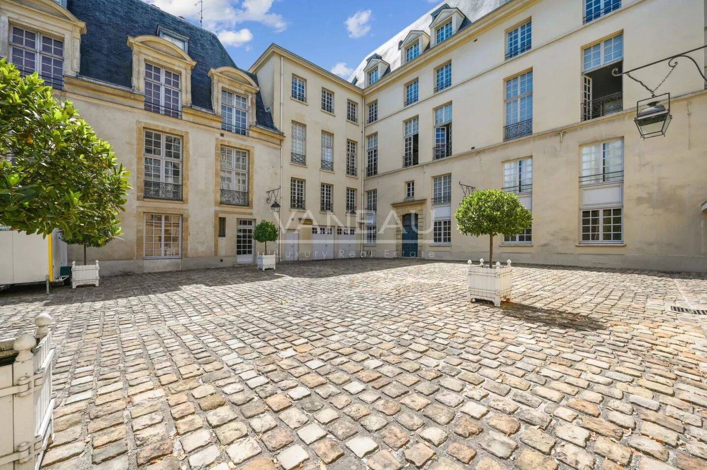 expert en rénovation d'appartement à paris 75005, nous transformons votre espace avec qualité et savoir-faire. devis personnalisé et travaux sur mesure garantis.