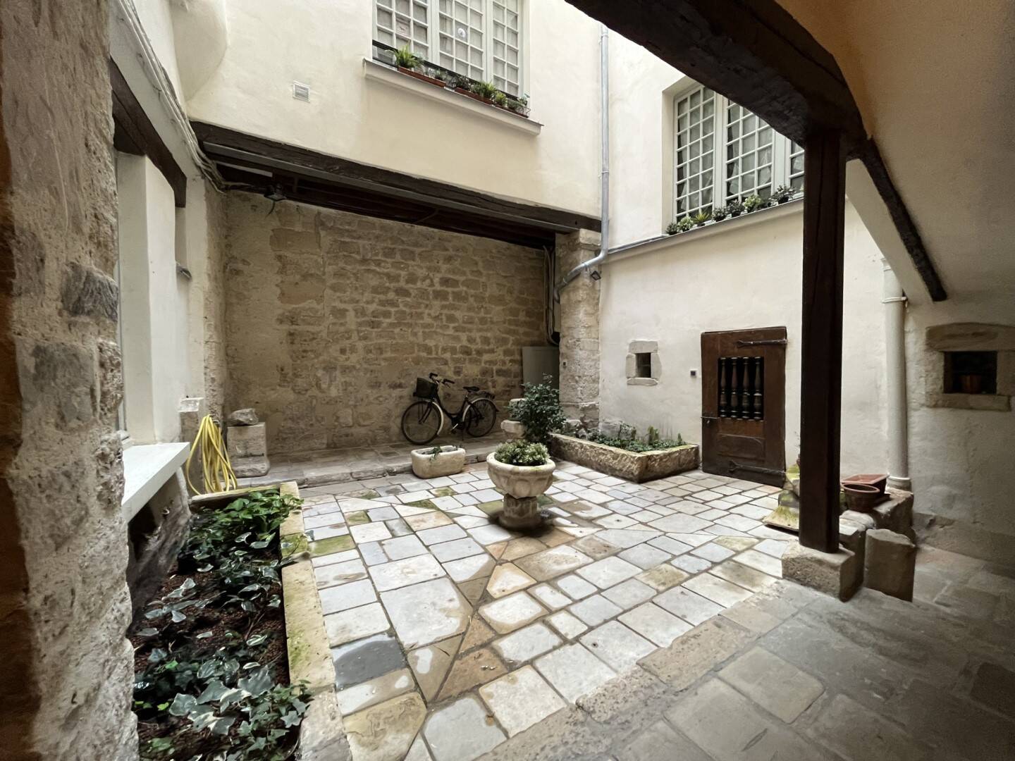 découvrez des services professionnels de rénovation d'appartement à paris 75005 pour transformer votre espace avec qualité et savoir-faire.